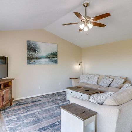 Charming Edgemont Home With Deck And Lake Views! Fairfield Bay Buitenkant foto