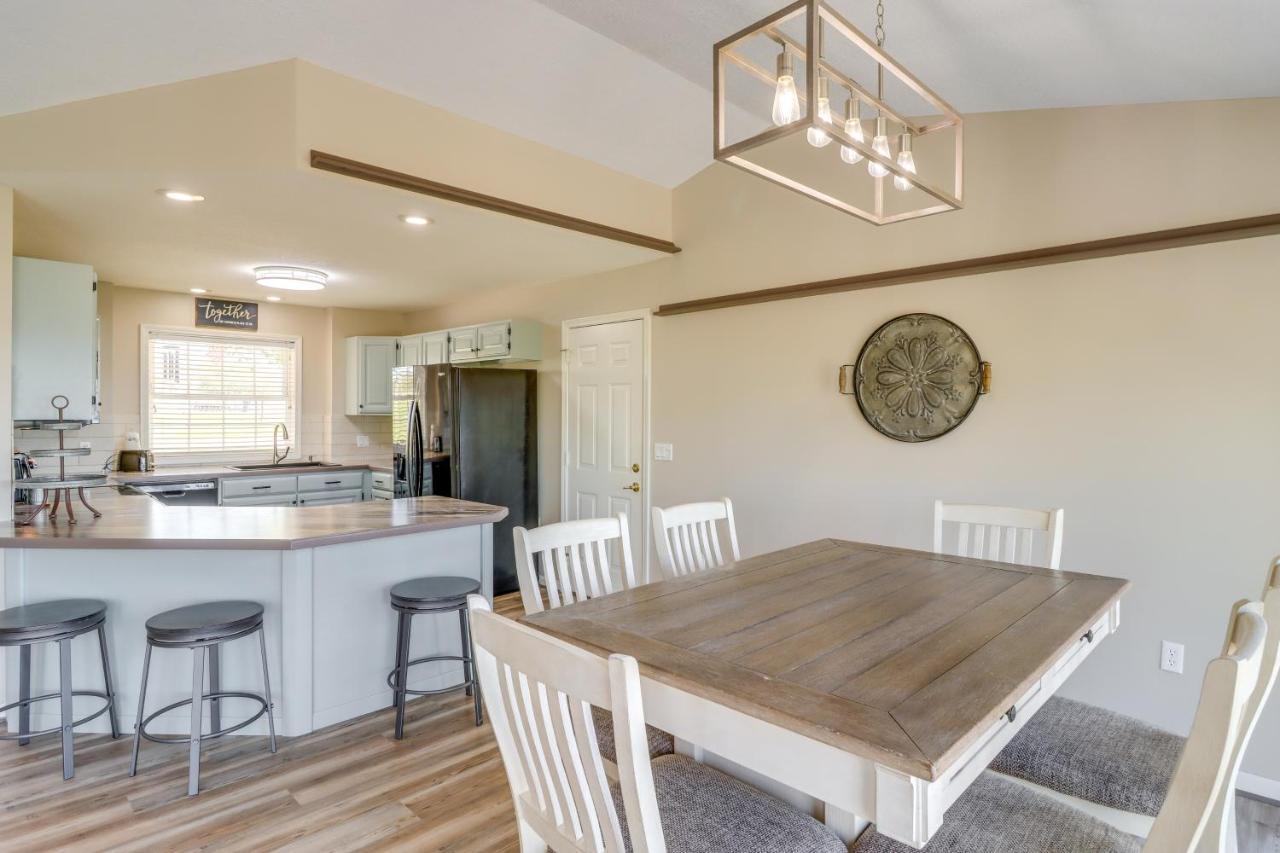 Charming Edgemont Home With Deck And Lake Views! Fairfield Bay Buitenkant foto