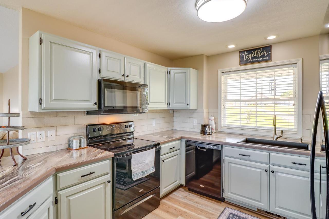 Charming Edgemont Home With Deck And Lake Views! Fairfield Bay Buitenkant foto