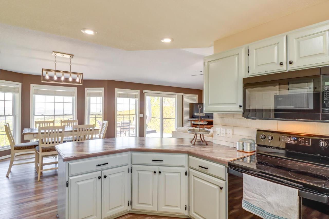 Charming Edgemont Home With Deck And Lake Views! Fairfield Bay Buitenkant foto